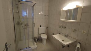 Rom, 2 soverom, byutsikt | Bad