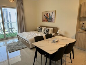 1 bedroom, iron/ironing board, WiFi, bed sheets - SkyHigh Sanctuary (Dubai)