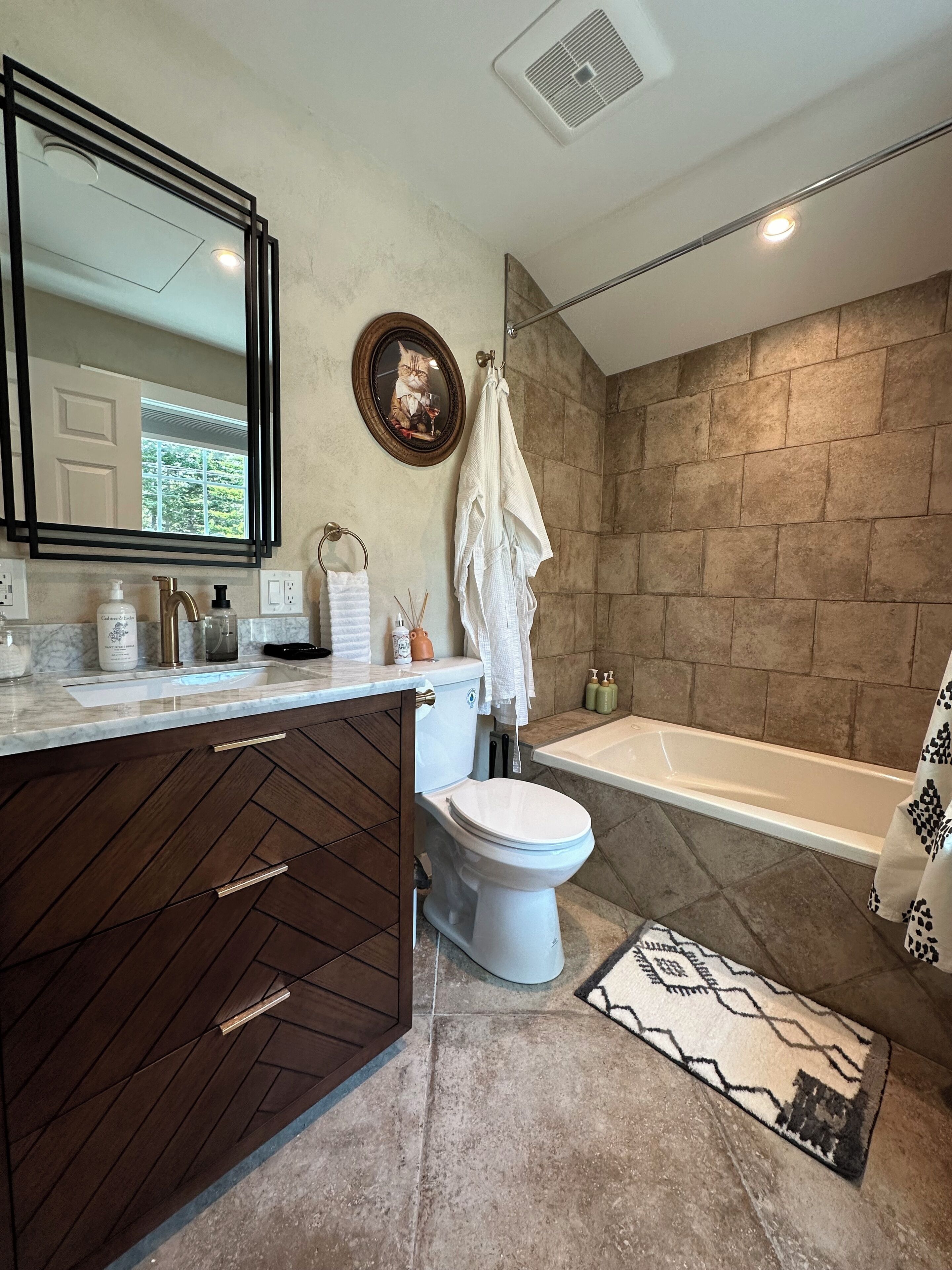 Dusche, Whirlpool, umweltfreundliche Kosmetikartikel, Haartrockner