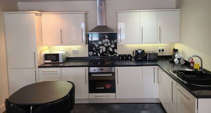 1 Bed Flat - Sleeps 4 - Parking - Wifi