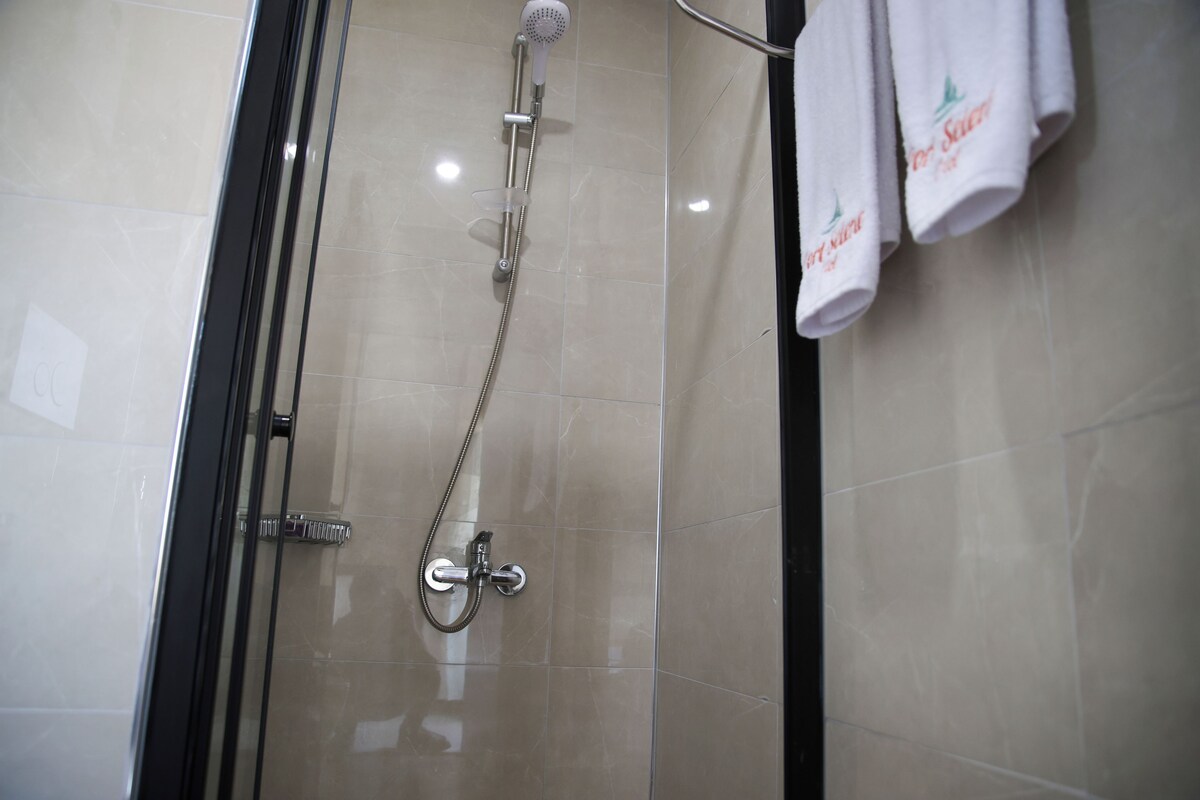 Bathroom | Shower, free toiletries, hair dryer, slippers