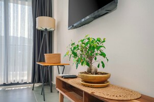 Caja de seguridad en la habitación y sistema de insonorización 