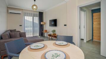 Familjerum - balkong - utsikt mot trädgården | Värdeförvaringsskåp på rummet, ljudisolering och gratis wi-fi