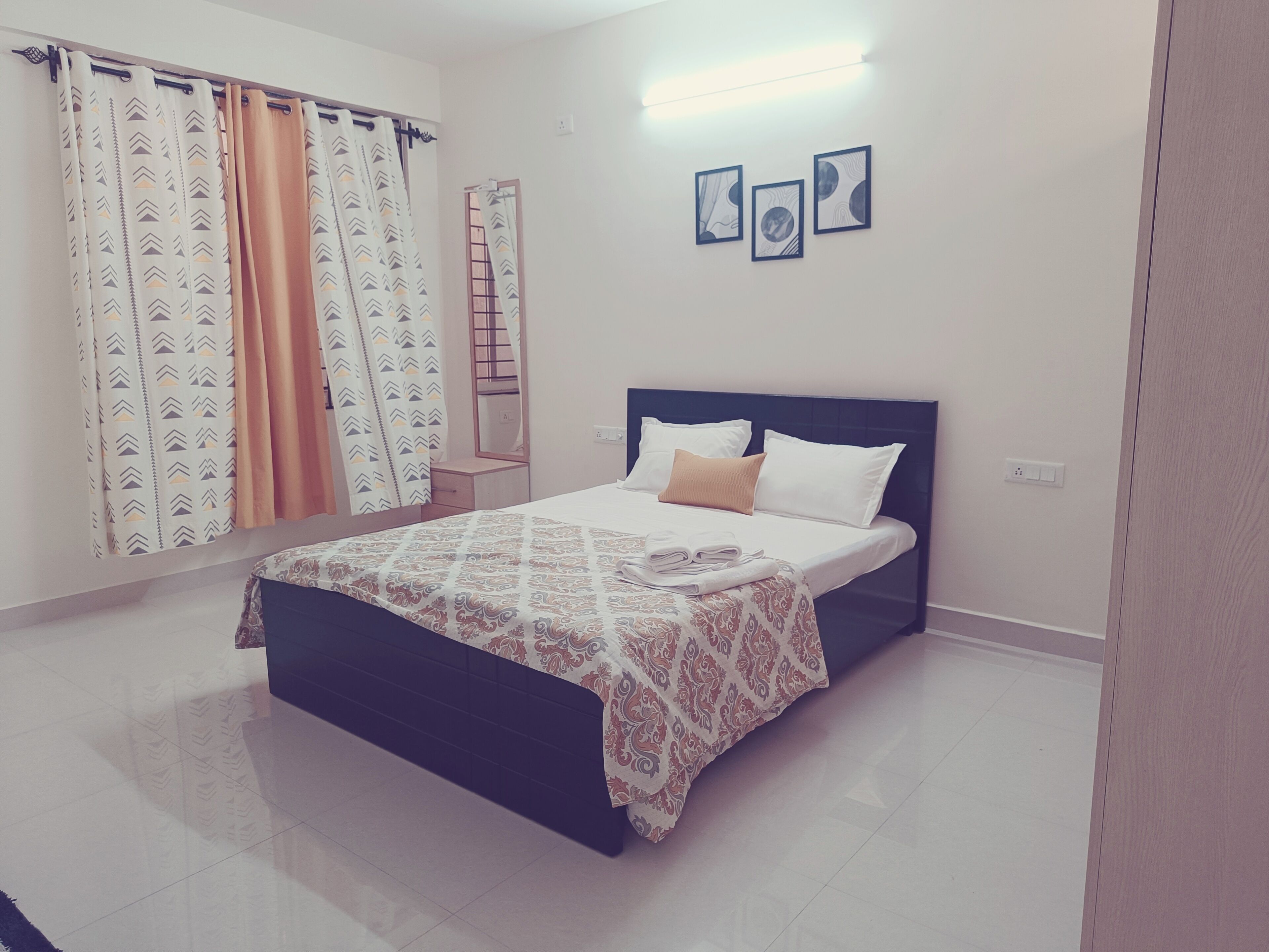 2 slaapkamers, een strijkplank/strijkijzer, wifi, beddengoed