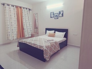 2 makuuhuonetta, silitysrauta/-lauta, Wi-Fi, vuodevaatteet