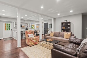 Smart TV, libros, monitor de computadora