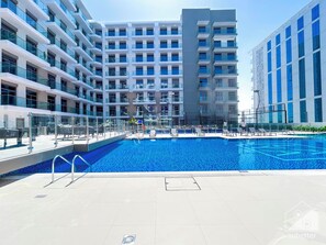 Outdoor pool - Stunning 1bedroom With Balcony in Studio City (Dubai)