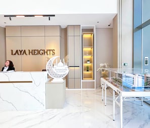 Lobby sitting area - Stunning 1bedroom With Balcony in Studio City (Dubai)