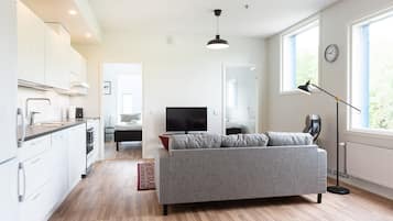 Standaard appartement | Woonruimte | Een 32-inch televisie met kabelzenders