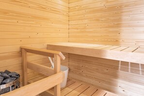 Standard Apartment | Bathroom | Shower, hair dryer, towels, toilet paper - Forenom Serviced Apts Turku Pansio (Turku)