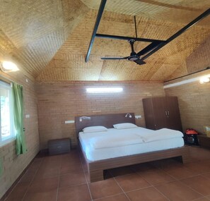 Thatched Roof Earthern Cottage | Wi-Fi gratuit