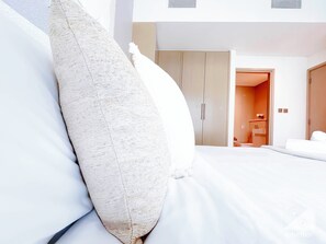 Apartment (2 Bedrooms) | 2 bedrooms, iron/ironing board, bed sheets - Luxurious Burj Royale 2B Full Burj Khalifa View (Dubai)