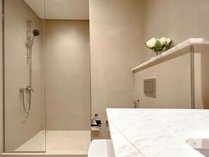 Apartment (2 Bedrooms) | Bathroom - Luxurious Burj Royale 2B Full Burj Khalifa View (Dubai)