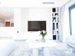 Apartment (2 Bedrooms) | Wohnzimmer