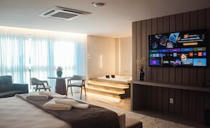 Luxury Suite, City View | Individually furnished, laptop workspace, soundproofing, free WiFi - Hotel San Marinho (Uniao da Vitoria)