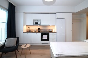 Standard Studio | Private kitchen | Fridge, microwave, oven, stovetop