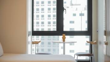 Chambre avec lits jumeaux, 2 lits une place, vue ville | Vue sur la ville