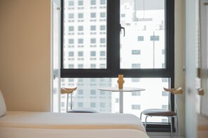 Tomannsrom, 2 enkeltsenger, byutsikt | Byutsikt