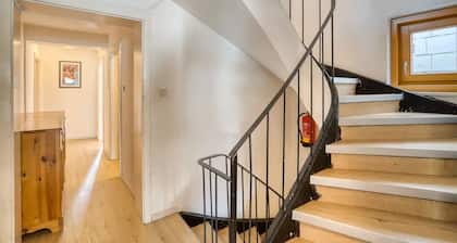 Stunning location for families or larger groups on a private Mountain retreat.