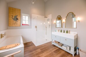Shower, hair dryer, towels - Little Fig,  Aldeburgh, Suffolk (Aldeburgh)