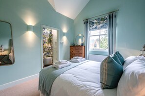 4 habitaciones, tabla de planchar con plancha, internet y ropa de cama