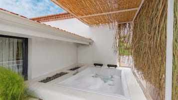 Chambre Double Standard, patio, vue mer