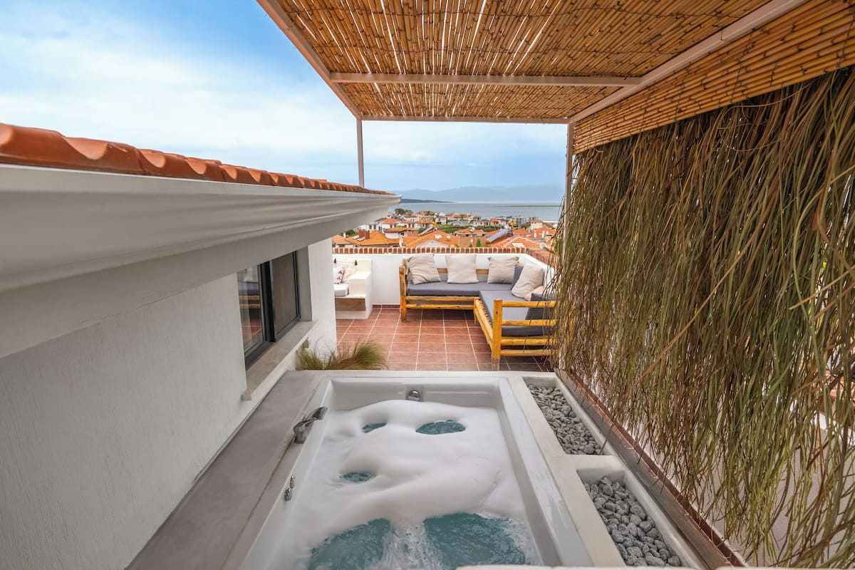 Habitación doble estándar, patio, vista al mar