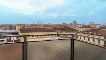 Appartamento (2 Bedrooms) | Balcone