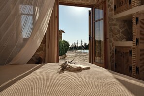 6 bedrooms, in-room safe, iron/ironing board, free WiFi - Astarte Villas - Diva Affluence with Private Pool (Zakynthos)