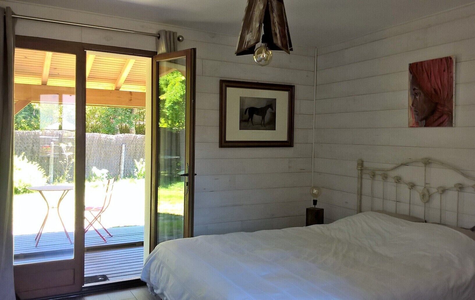 2 bedrooms, iron/ironing board, WiFi