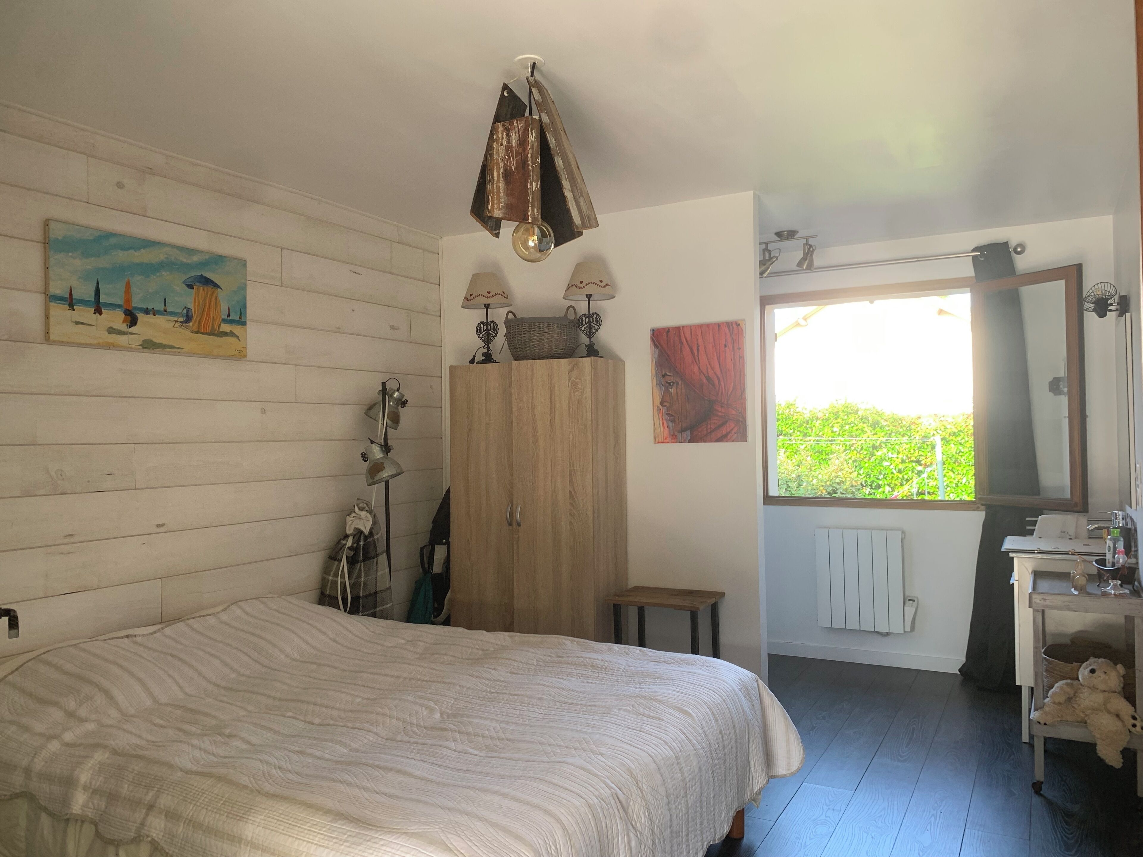 2 habitaciones, tabla de planchar con plancha, wifi y ropa de cama 