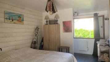 2 habitaciones, tabla de planchar con plancha, wifi y ropa de cama