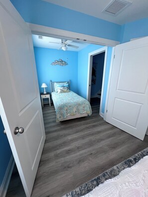 3 室のベッドルーム、デスク、アイロン / アイロン台、WiFi (無料)