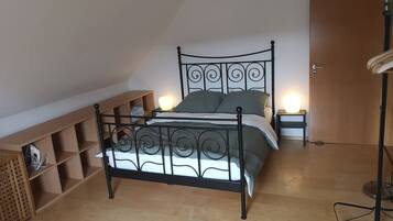 1 Schlafzimmer, BĂŒgeleisen/BĂŒgelbrett, WLAN, BettwĂ€sche