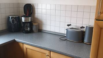 Kühlschrank, Ofen, Herdplatte, Geschirrspüler