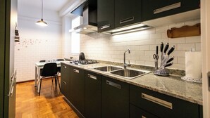 Apartment (1 Bedroom) | Private kitchen | Fridge, microwave, oven, stovetop - Italianway - Tomadini 41A1 (Udine)