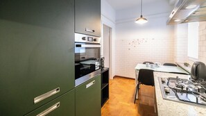 อพาร์ทเมนท์ (1 Bedroom) | ครัวส่วนตัว | ตู้เย็น, ไมโครเวฟ, เตาอบ, เตาประกอบอาหาร