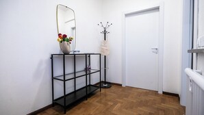Apartment (1 Bedroom) | Living area | 55-inch Smart TV with satellite channels - Italianway - Tomadini 41A1 (Udine)
