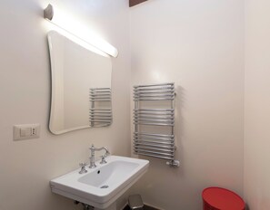 شقة (1 Bedroom) | حمام | تجهيزات دش، مستلزمات مجانية للعناية الشخصية، مجففات شعر، مراحيض شطف