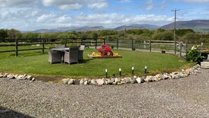 Cottage | Outdoor dining - Lovely 2 bed Cottage in Cromane (Killorglin)