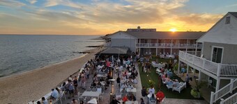 Cozy 2-bedroom cottage, 0.2 mi walk to the beach and other popular attractions!