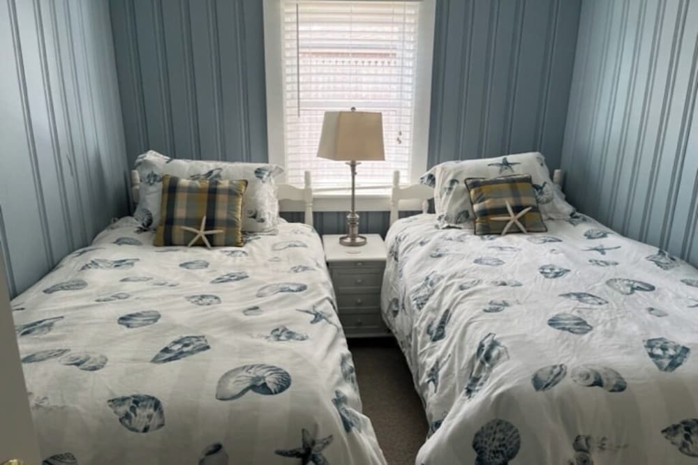 Cozy 2bedroom cottage, 0.2 mi walk to the beach and other popular