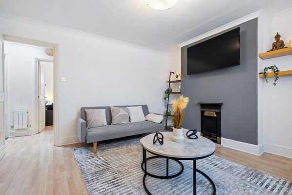 Apartment | Living area - Charming London Apartment With 2 Bedrooms (London)
