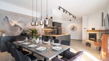 Villa – exclusive | Eget kjøkken | Kjøleskap, mikrobølgeovn, ovn og oppvaskmaskin