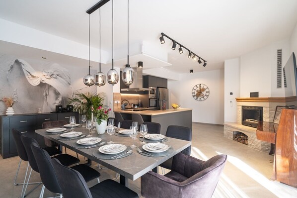 Villa exclusiva | Cocina privada | Frigorífico grande, microondas, horno y lavavajillas