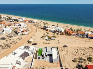 Exterior - Sea La Vie: Come and enjoy the stunning beach views from this luxurious home (Puerto Peñasco)