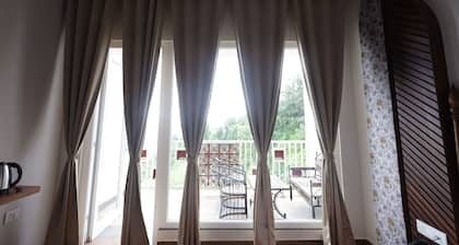 Kafal Pako Resort - Luxury Mountain View Stay in Mukteshwar