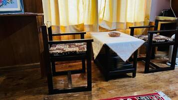 Family Room, Valley View | Living area