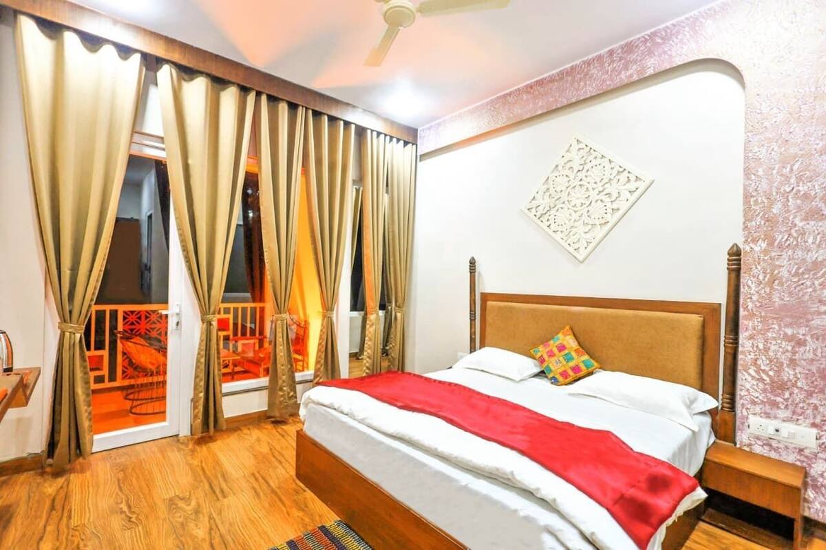Habitación Deluxe | Ropa de cama de alta calidad, insonorización y wifi gratis