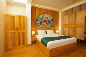 Premium bedding, soundproofing, free WiFi, bed sheets